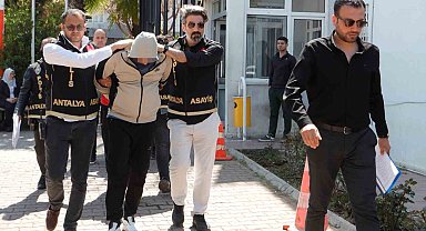 Antalya'da Alkol Masasında Cinayet: Şüpheli İteledi, Kurbanın Kafası Betona Çarptı