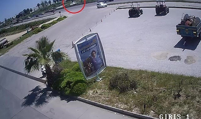 Antalya&#039;da Kontrolden Çıkan Otomobil Takla Atıp Sulama Kanalına Uçtu: 1 Yaralı