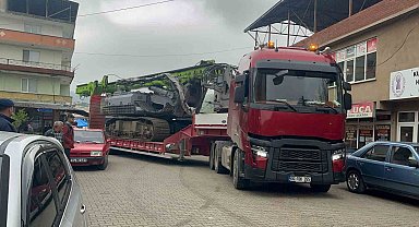 Bartın Kumluca'da Tır Kablolara Takıldı: İnternet Kesildi, Trafik Felç Oldu