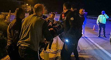 Bartın'da Film Gibi Kovalamaca: Polisten Kaçan Ehliyetsiz Sürücü Kaza Yaptı, Yardımına Polis Koştu