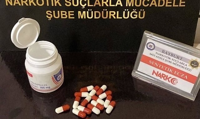 Bayburt&#039;ta Araçta Sentetik Hap Ele Geçirildi