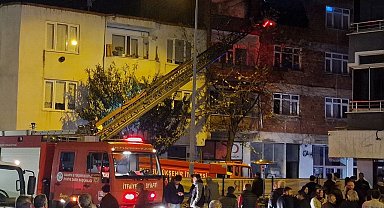 Boş dairede çıkan yangın mahalleliyi sokağa döktü