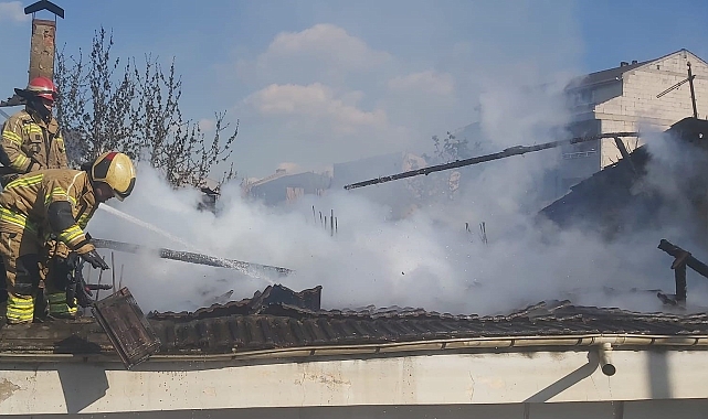 Bursa İnegöl&#039;de Tek Katlı Ev Alevlere Teslim Oldu