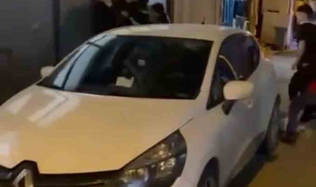 Bursa&#039;da Sokak Ortasında Boks Maçı Gibi Kavga: Amatör Kamera Kaydında