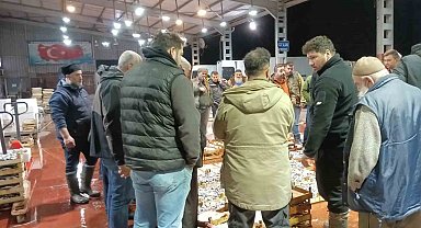 Büyük Balıkçı Tekneleri Limana Demirledi, Küçük Teknelerin Umudu Sürüyor