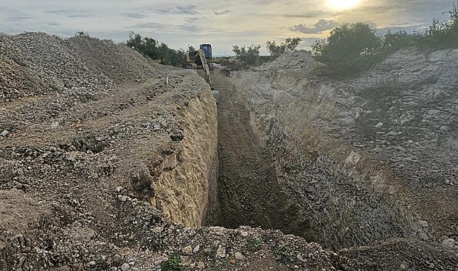 Define için araziyi iş makinasıyla kazarken yakalandılar