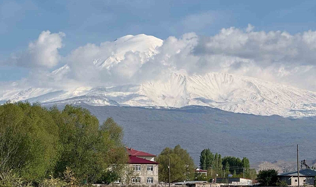 Doğunun Çukurovası Iğdır’da dağlar Nisan’da beyaza büründü