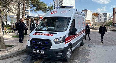 Elazığ'da Cadde Ortasında Bıçaklı Saldırı: 1 Yaralı