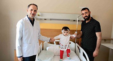 Elazığ'da İlk Kez Biyonik Kulak Ameliyatı Yapılan 2 Bebek Duymaya Başladı