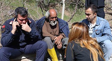 Elazığ'da Kayıp Suat Amca'nın Zarafeti Yürekleri Isıttı: "Çizmelerimi Çıkarayım"