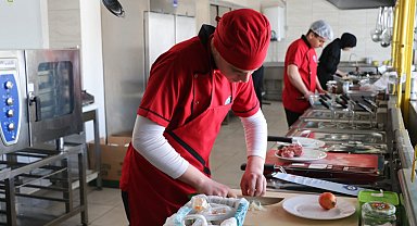 Erzincan'da Turizm Haftası Coşkusu: Öğrencilerden Coğrafi Ürünlerle Lezzet Yarışması