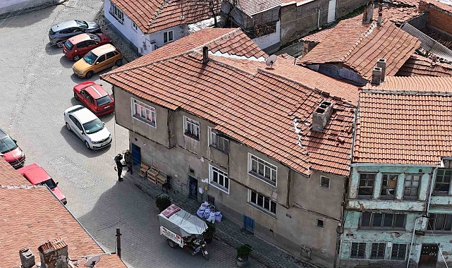 Eskişehir&#039;de Çadırda Yaşayan Yaşlı Adama Hayırseverlerden Yardım Eli