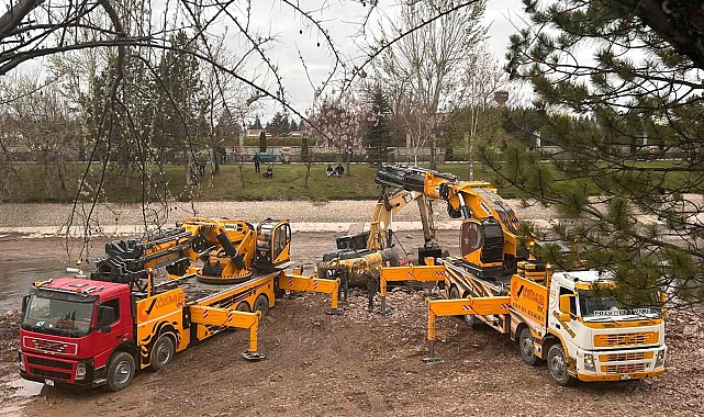 Eskişehir&#039;de Çamura Batan 30 Tonluk Ekskavatör 2 Gün Sonra Kurtarıldı