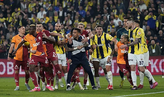Fenerbahçe-Galatasaray Derbisi&#039;nde Kırmızı Kartlar Havada Uçuştu