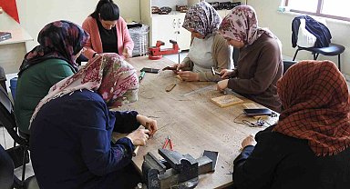 Gaziantep'te Kadınların Hünerli Ellerinden Sedef Kakma Sanatı Yeniden Canlanıyor