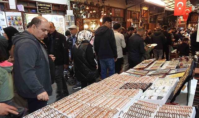 Gaziantep&#039;teki yerli turist yoğunluğu esnafa çifte bayram yaşattı
