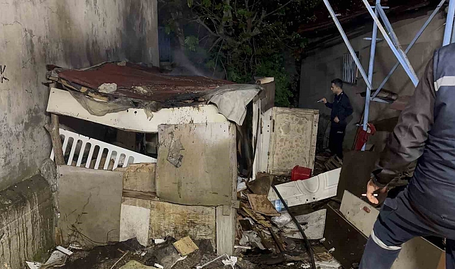 Gebze&#039;de Gecekondu Kömürlüğünde Yangın