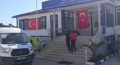 Hatay'da Göçmen Kaçakçılığı Operasyonu: Otomobilden 8 Kaçak Göçmen Çıktı, Sürücü Tutuklandı