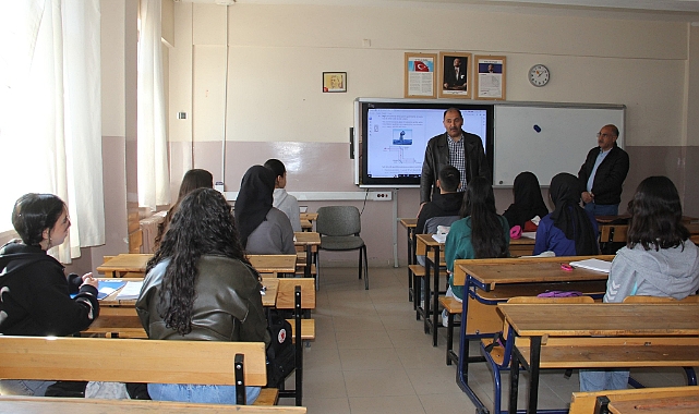 Iğdır İl Milli Eğitim Müdürü Aziz GÜN&#039;den DYK Kurslarına Ziyaret