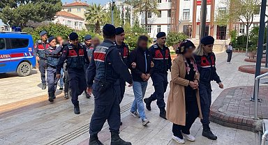 İncirliova'da Kaçak Tavuk Üretimine Müdahale: 5 Gözaltı