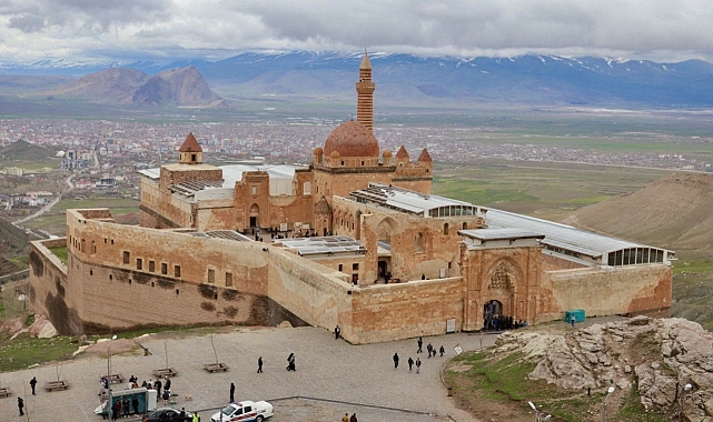 İshak Paşa Sarayı Ramazan Bayramı&#039;nda Ziyaretçi Akınına Uğradı