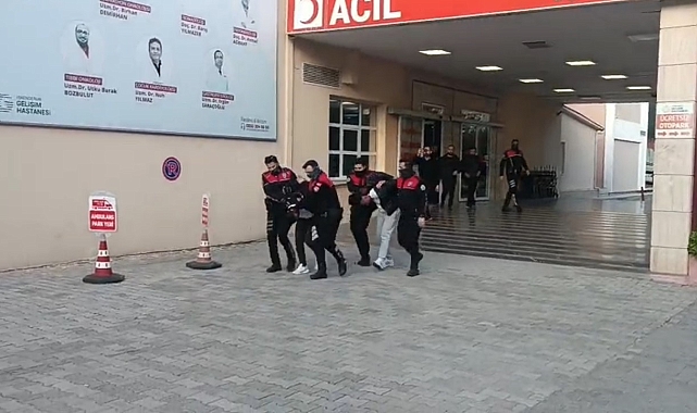 İskenderun&#039;da Kanlı Saldırı: Kasklı Saldırgan Berber Dükkanını Kurşun Yağmuruna Tuttu, İki Yaralı