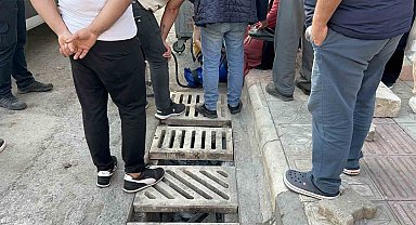 İskenderun'da Yağmur Suyu Mazgalına Sıkışan Kadın Kurtarıldı