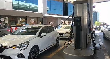 İstanbul'da Deprem Sonrası Panik: Trafik Durma Noktasına Geldi, Benzin İstasyonlarında Kuyruklar Oluştu