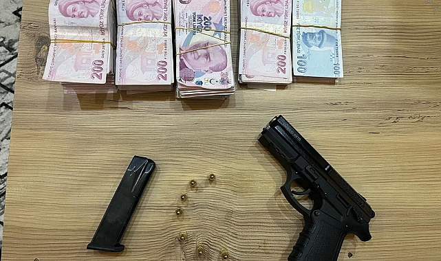 İzmir&#039;de Şafak Operasyonu: Suç Örgütü Çökertildi, Lider Dahil 12 Gözaltı