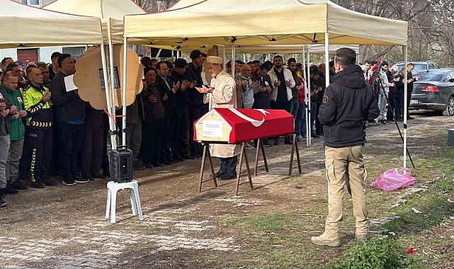 Karabük&#039;te Trafik Kazasında Hayatını Kaybeden Polis Memuru Toprağa Verildi