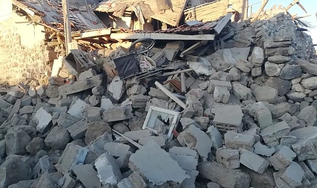 Kayseri İncesu&#039;da Kar Felaketi: Ahır ve Ev Çöktü, Çok Sayıda Hayvan Telef Oldu