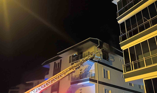 Kırşehir&#039;de Apartman Yangını Paniğe Neden Oldu: 3 Kişi Dumandan Etkilendi