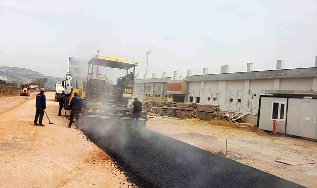 Kocaeli Büyükşehir Belediyesi Gülümser Sokak&#039;ta Yol Yenileme Çalışmalarına Başladı