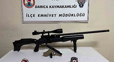 Kocaeli Darıca'da Şüpheli Üzerinden Havalı Tüfek ve Tabanca Çıktı