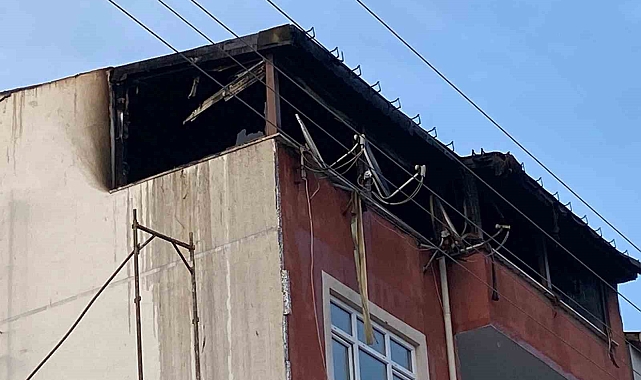 Körfez&#039;de Çatı Katı Yangını Korkuttu: Ev Kül Oldu