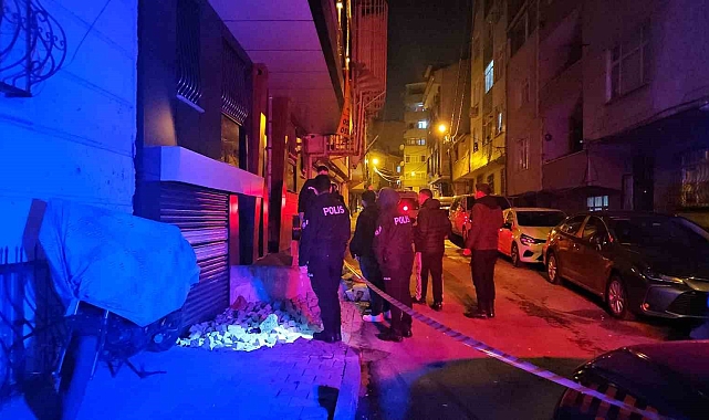 Küçükçekmece&#039;de Gece Yarısı Silahlı Saldırı: Ev Kurşunlandı