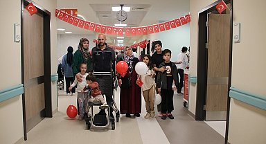 Kütahya Şehir Hastanesi'nde Minik Kalplerden Coşkulu 23 Nisan Kutlaması