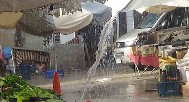 Mudurnu Semt Pazarını Sağanak Vurdu
