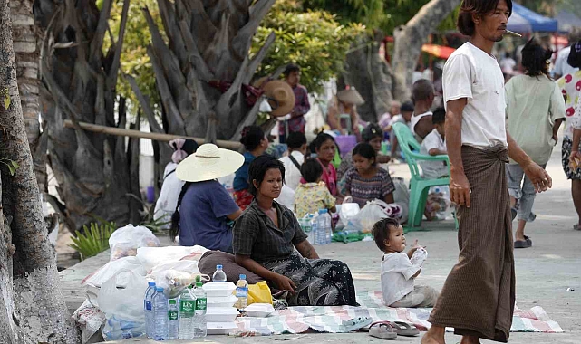 Myanmar Depremlerinde Can Kaybı Artıyor: 2 Bin 886 Ölü