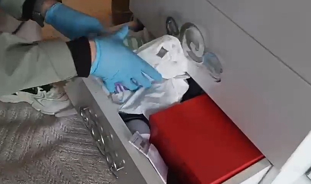 Narkotik Köpeği Tony&#039;den Geçit Yok: Evde 1.7 Kilo Metamfetamin Ele Geçirildi