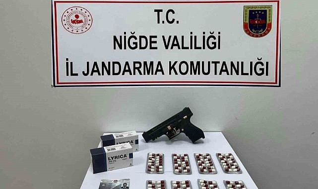 Niğde Otoyolunda Şüpheli Araçtan Ruhsatsız Silah, Uyuşturucu ve Sahte Kimlik Çıktı