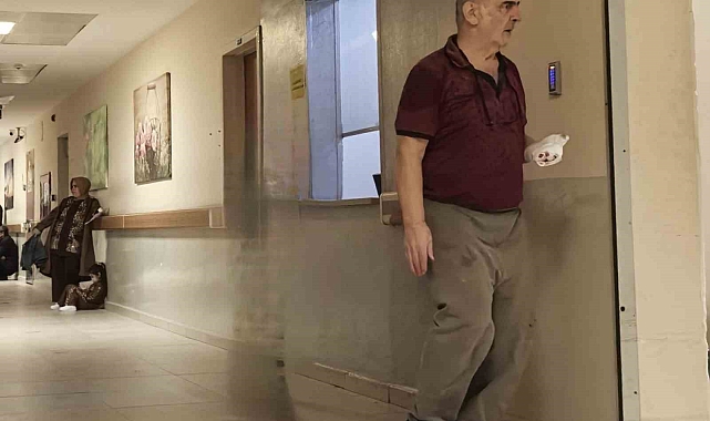 Odun keserken az daha elinden oluyordu