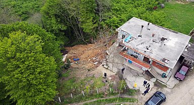 Sakarya Karasu'da Korkutan Toprak Kayması: Ev Yıkılma Tehlikesiyle Karşı Karşıya Kaldı