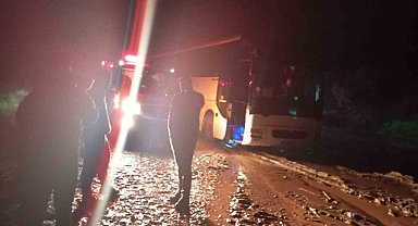 Siirt'te Sağanak Hayatı Felç Etti: Yollar Kapandı, Araçlar Çamura Saplandı