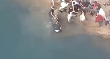 Silvan'da Malabadi Köprüsü'nde Tehlikeli Anlar: Vatandaşlar El Ele Vererek Hayat Kurtardı