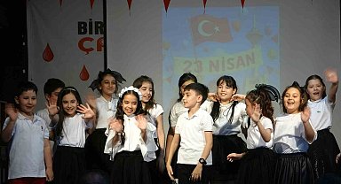 Tahran'da 23 Nisan Coşkusu: Minik Büyükelçi'den Gazze'ye Barış Çağrısı