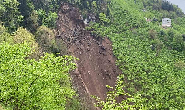Trabzon Araklı&#039;da Heyelan Korkuttu: Yol Kapandı, Elektrik ve Su Kesildi