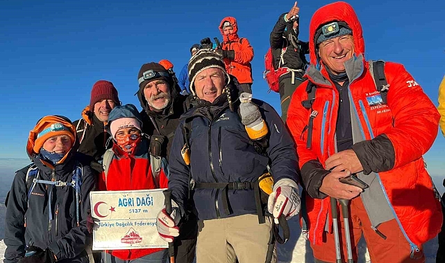 Türkiye Dağcılık Federasyonu Zirve Tırmanışıyla Dağcılar Ağrı Dağı&#039;nın Zirvesine Ulaştı