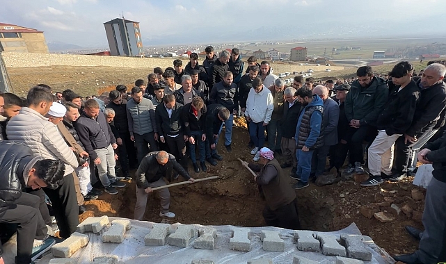 Yüksekova&#039;da Kontrolden Çıkan Otomobil Kazasında 17 Yaşındaki Arda Hayatını Kaybetti