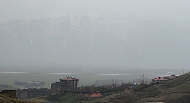 Yüksekova'da toz bulutu